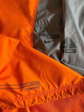 Nike ACG Windbreaker 

Size XL